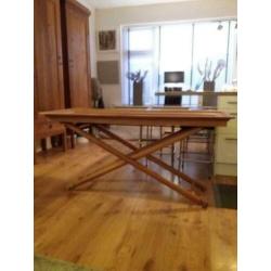 kruispoot sidetable 150 cm. lang