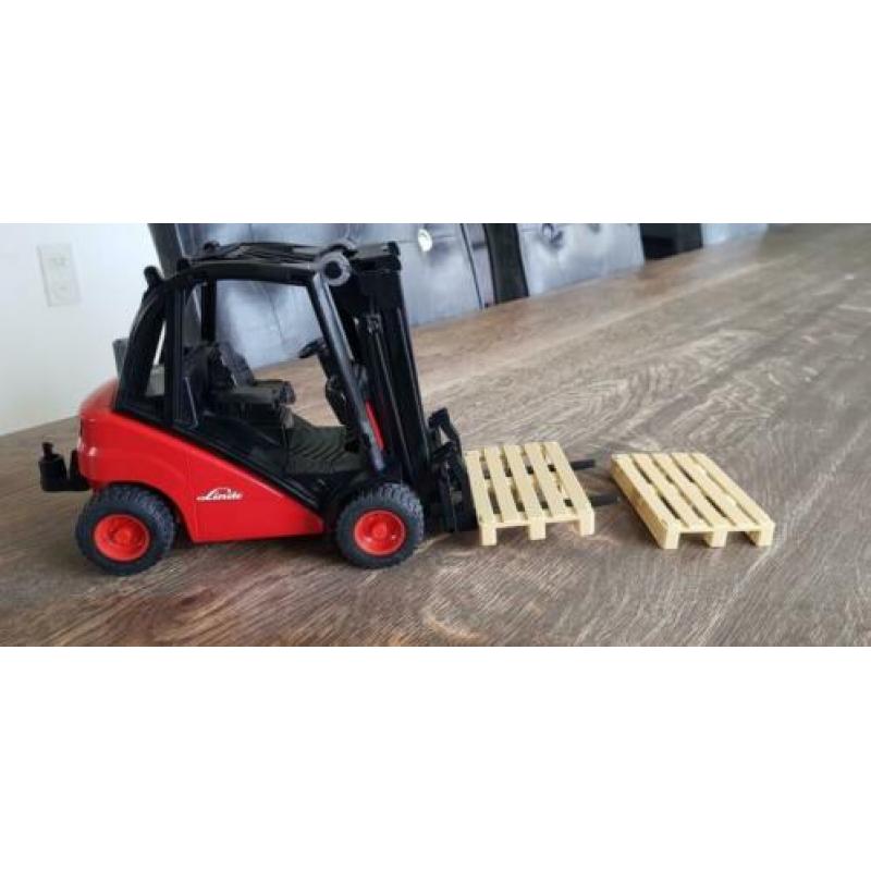 Bruder heftruck met 2 pallets