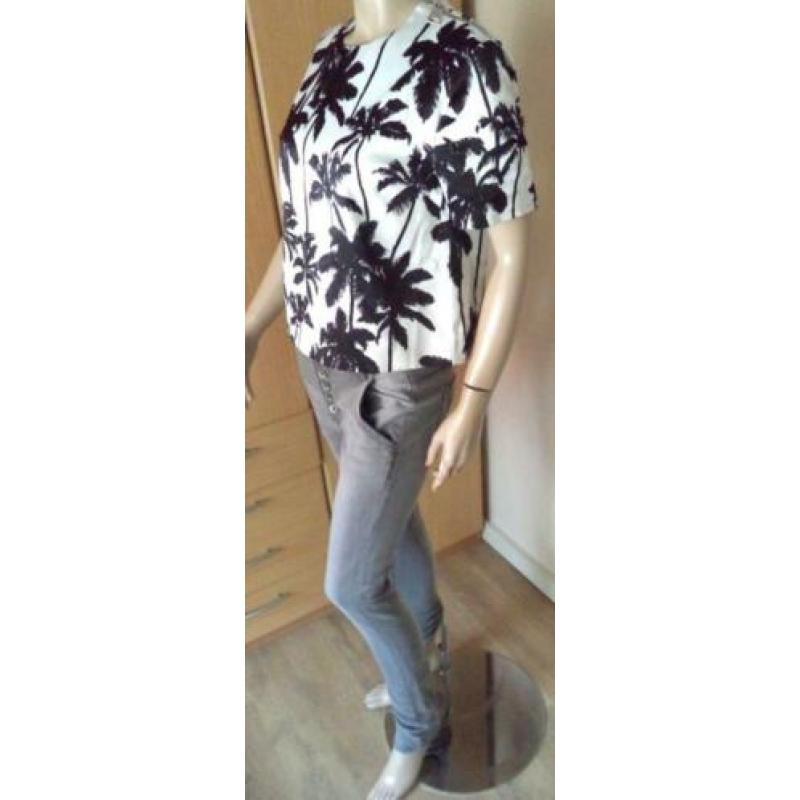 NIKKIE z/w top met palmen maat 38