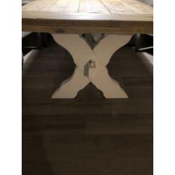 Grote tafel met witte kruispoot 2.20x1.00