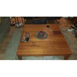 Hele mooie INDEX salon tafel. 110x110 cm, 34 cm hoog.
