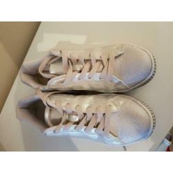 Zilveren sneakers mt 38