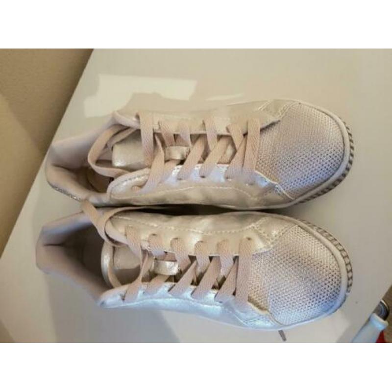 Zilveren sneakers mt 38