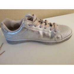 Zilveren sneakers mt 38