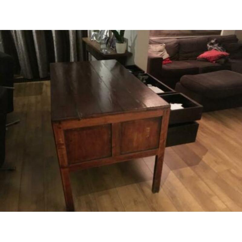 Bureau te koop tegen elk aannemelijk bod