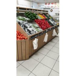 Gekoeld Groentestelling, Banket vitrine en noten tafel