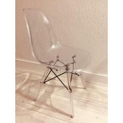 2 transparante eetkamerstoelen