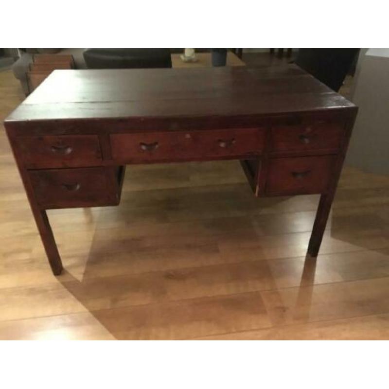 Bureau te koop tegen elk aannemelijk bod