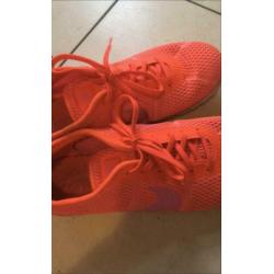 Nike schoenen oranje
