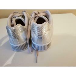 Zilveren sneakers mt 38