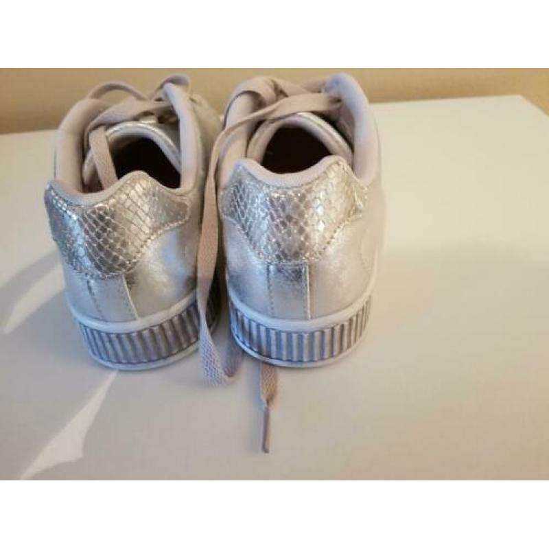 Zilveren sneakers mt 38
