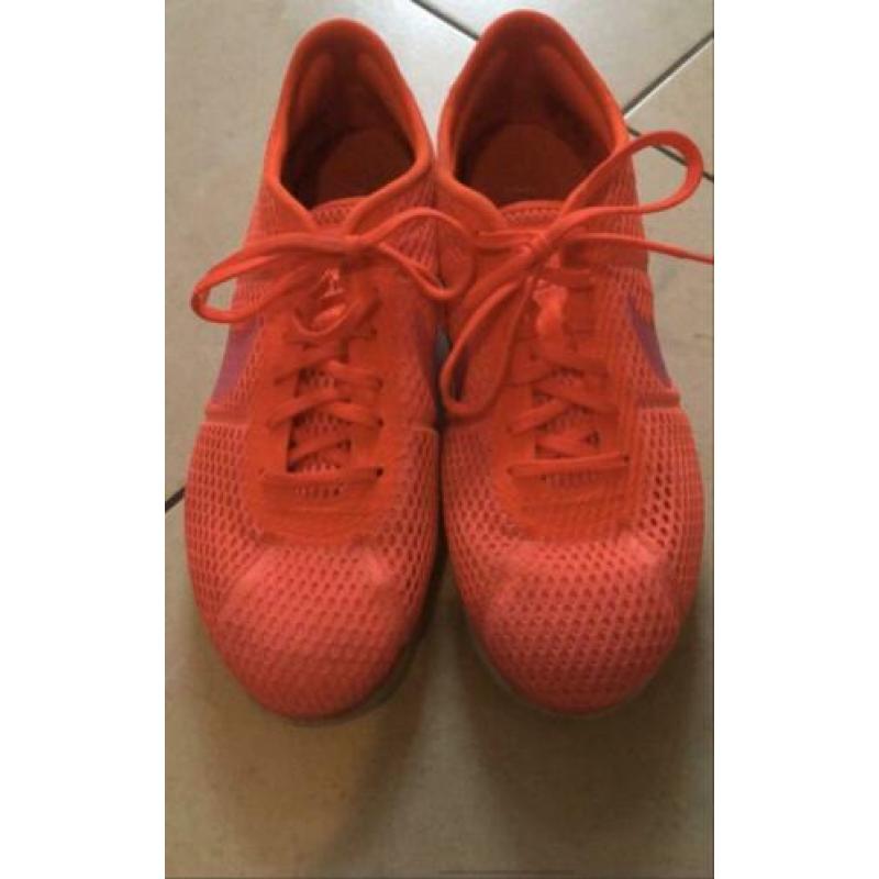 Nike schoenen oranje