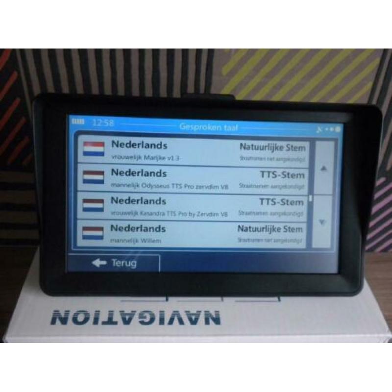 7' Auto, Camper, Truck GPS Vast Zonnescherm.Bluetooth, AV-IN
