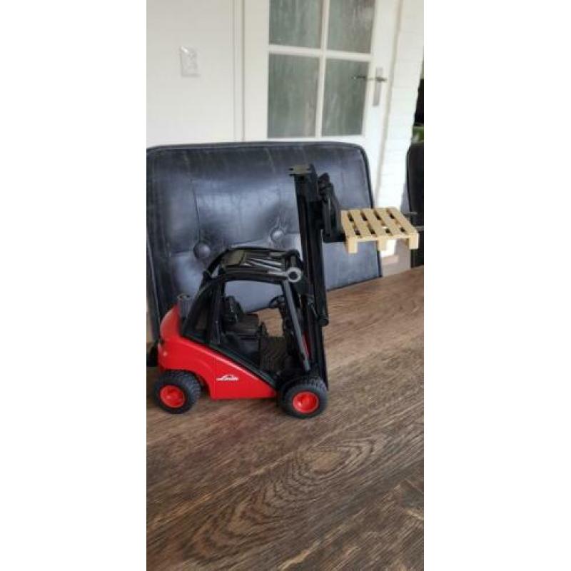 Bruder heftruck met 2 pallets