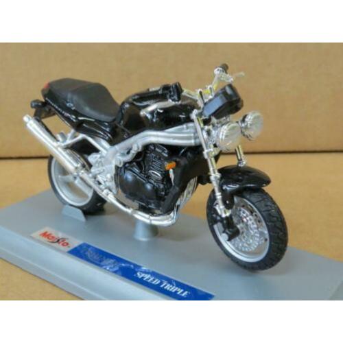 Triumph Speed Triple zwart 1:18