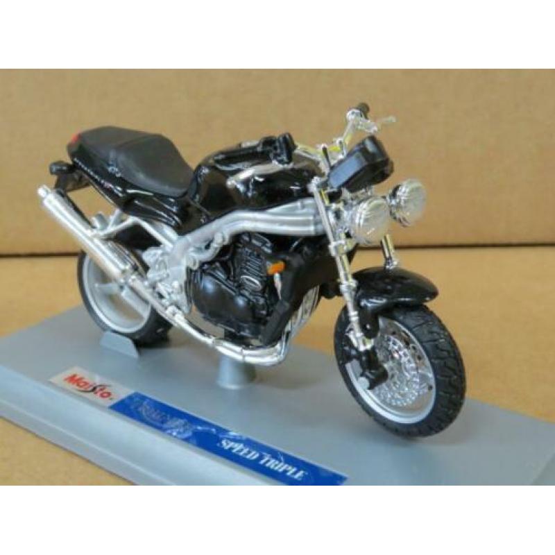 Triumph Speed Triple zwart 1:18