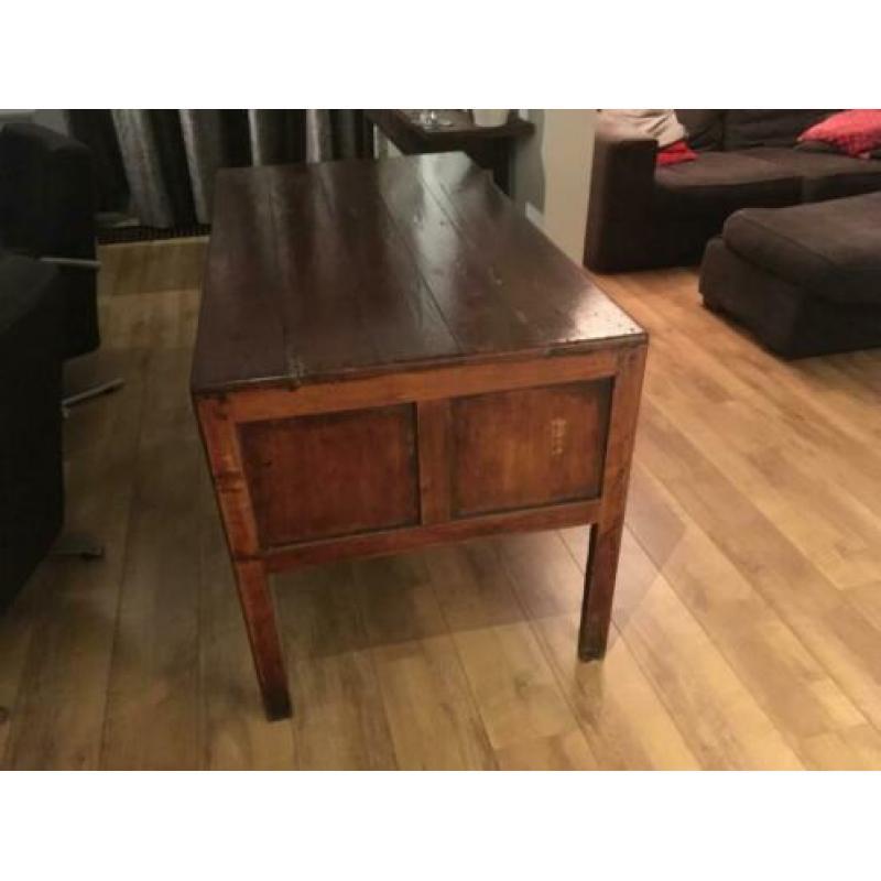 Bureau te koop tegen elk aannemelijk bod