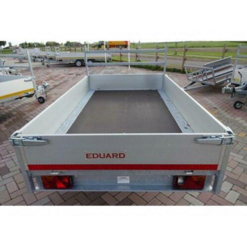 Bij Eemsned een Eduard enkelas plateauwagen