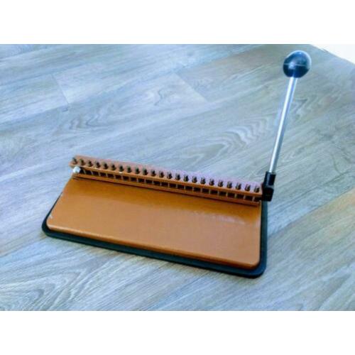 Multo 23 rings perforator. "Oud"