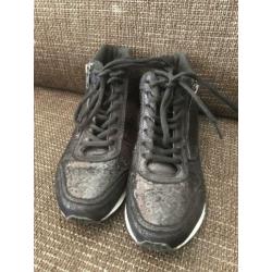 Sneakers (Rushour)