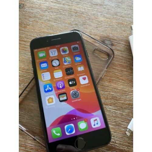 Zeer mooie iPhone 7 32GB pas 1 jaar en 2mnd oud.