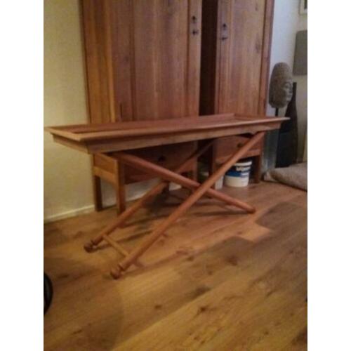 kruispoot sidetable 150 cm. lang