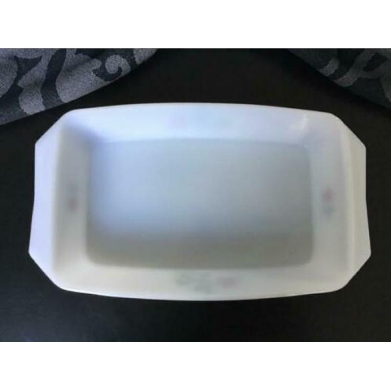 Ovenschaal melkglas wit rode roos