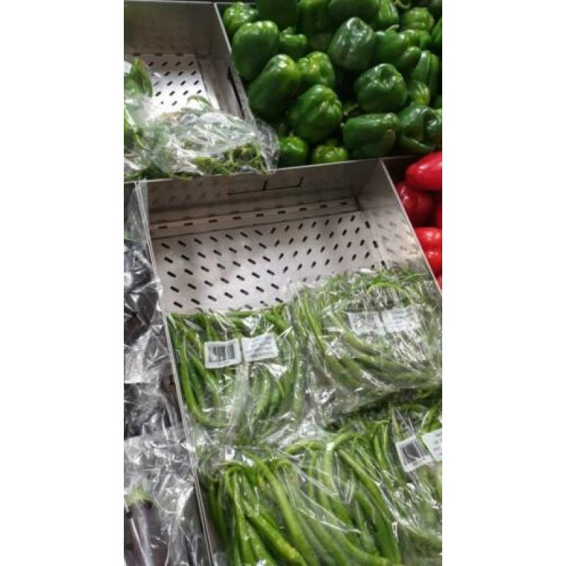 Gekoeld Groentestelling, Banket vitrine en noten tafel