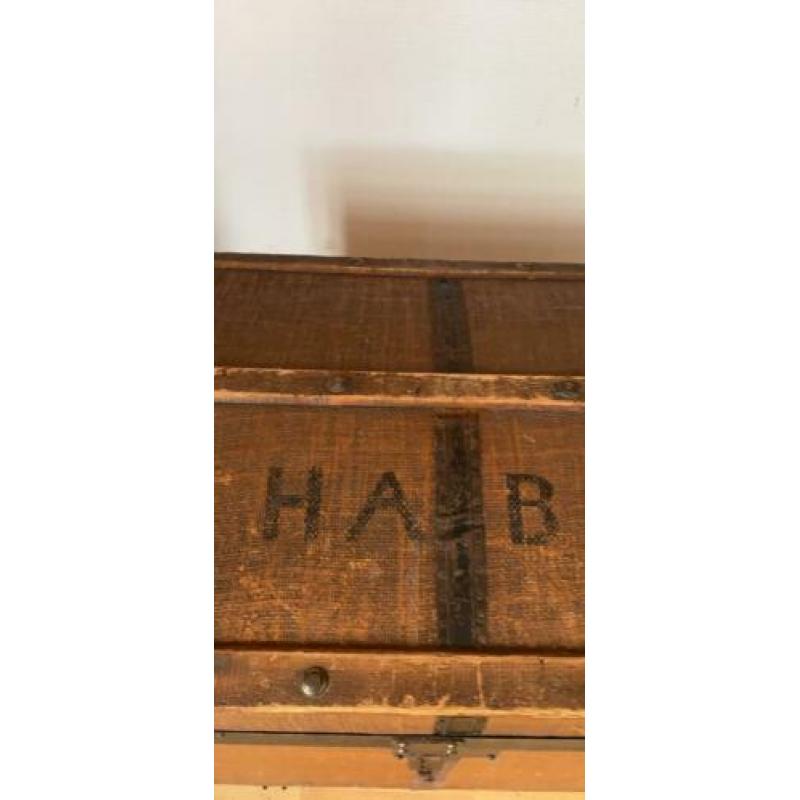Oude bruine hutkoffer koffer
