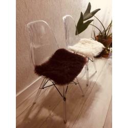 2 transparante eetkamerstoelen