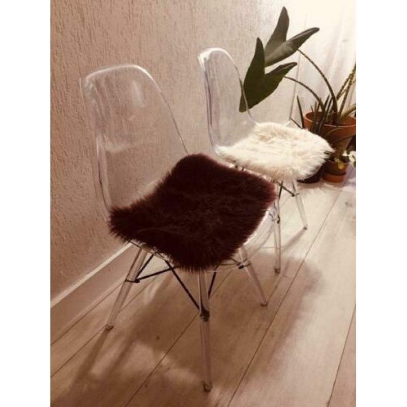 2 transparante eetkamerstoelen