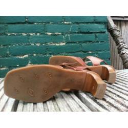 Bruine sandalen aangeboden in de maat 36