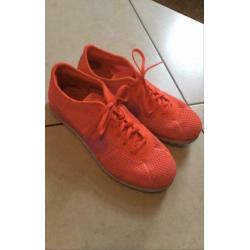 Nike schoenen oranje