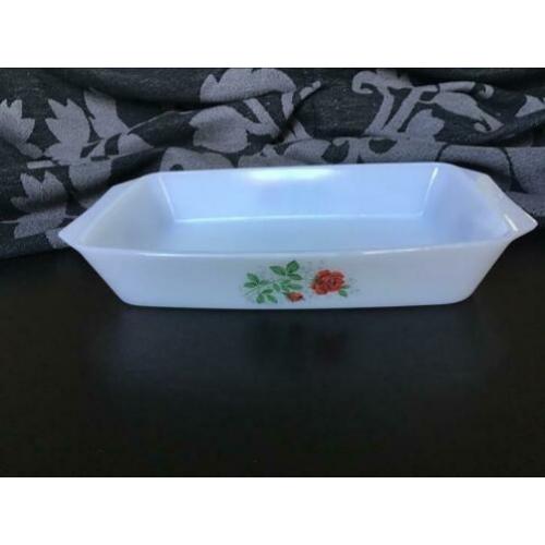 Ovenschaal melkglas wit rode roos