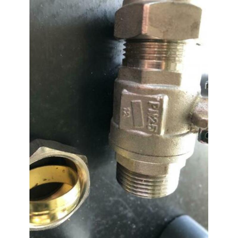 Afsluiters Kogelkranen 1 x 1 Inch en 2 x 1/2 Inch ongebruikt