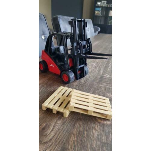 Bruder heftruck met 2 pallets