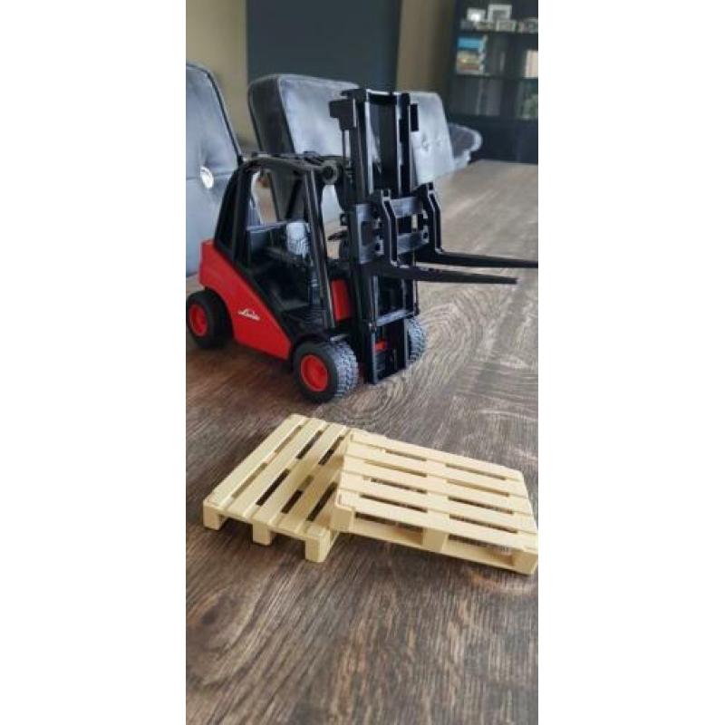 Bruder heftruck met 2 pallets