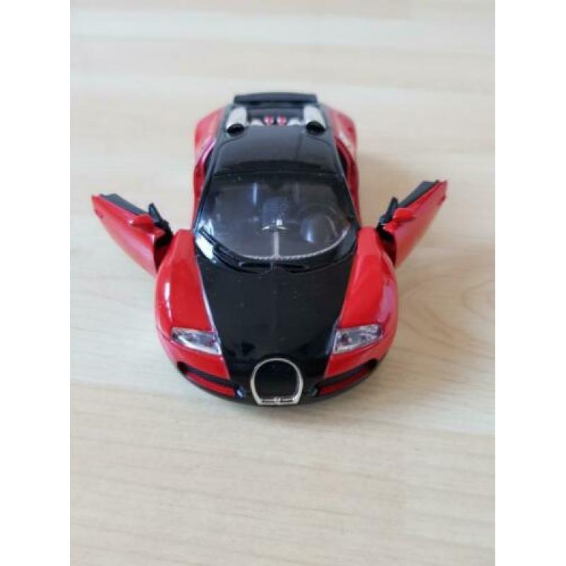 Mooi gedetailleerde model van de bugatti veyron 1:36