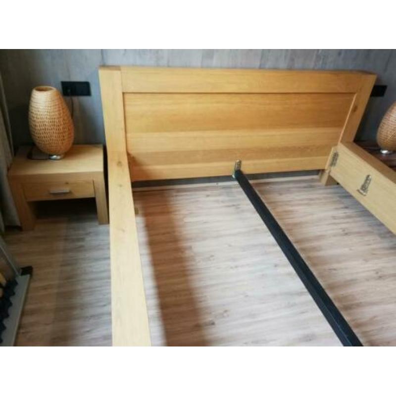 Modern eiken bed (incl lattenbodem)