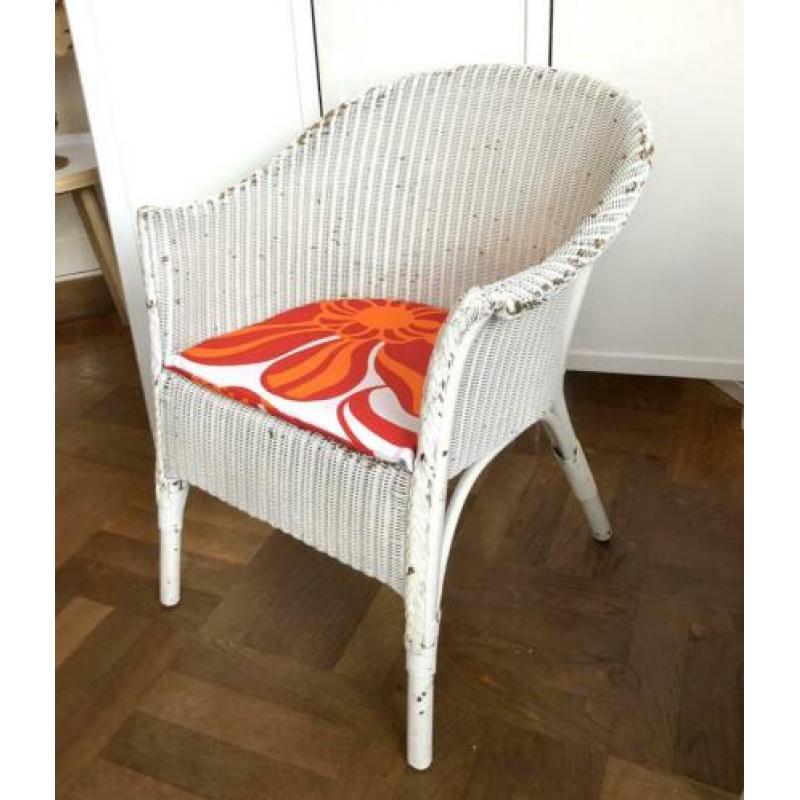 Gevlochten wit rieten stoelen en tafeltje, vintage