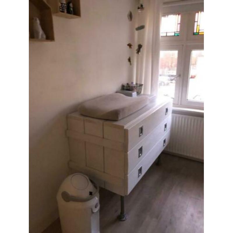 Commode, ledikant (Kids Factory Worker), matras en aerosleep