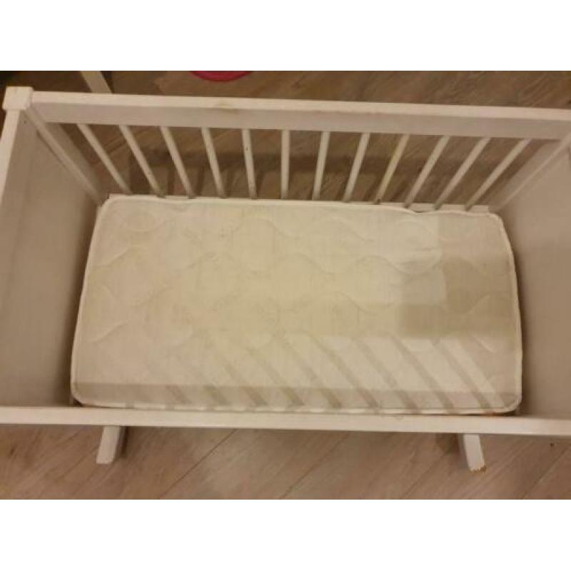 wit baby schommelwiegje , gebruikt maar netjes