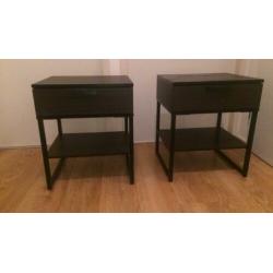 2 leuke donkere nachtkastjes te koop