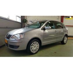 Volkswagen Polo 1.4-16V Optive 5-Deurs, Airco Automaat