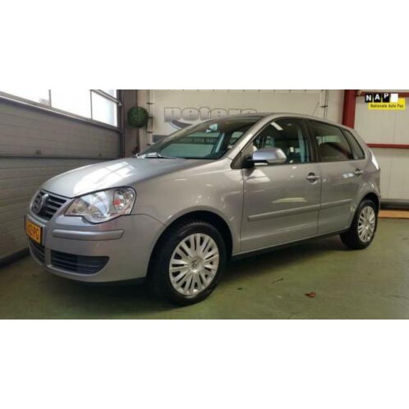 Volkswagen Polo 1.4-16V Optive 5-Deurs, Airco Automaat