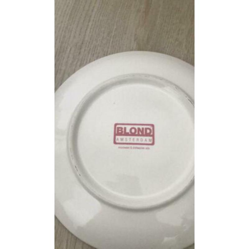 Blond Amsterdam kop en schotels