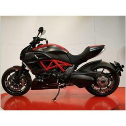 Ducati Diavel 1200 Carbon ABS rood / zwart (2011)