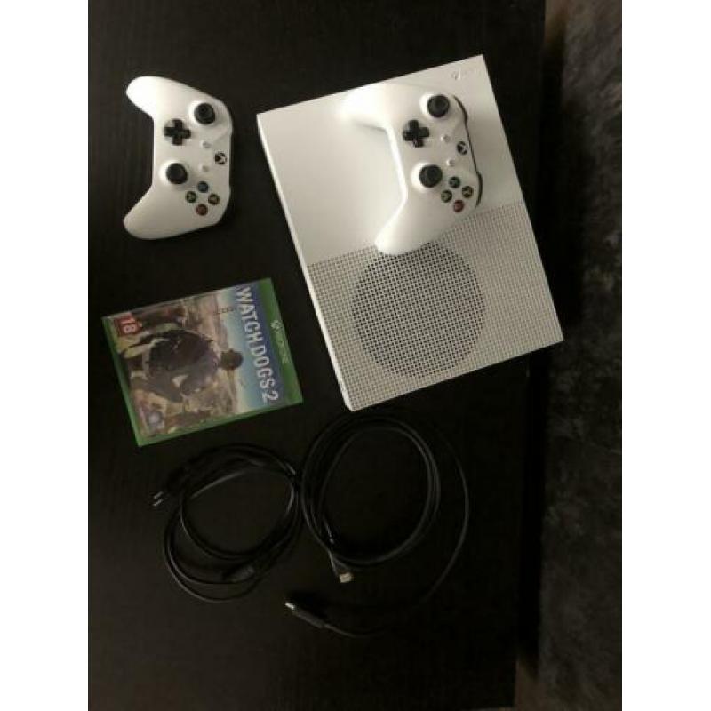 Xbox one S 500GB 2 controllers