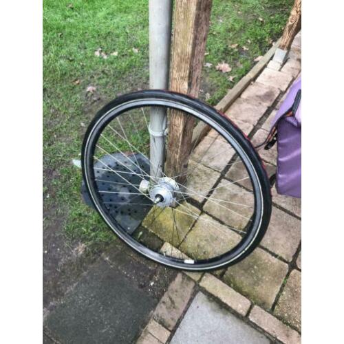 tk:Voorwiel 28 inch met naafdynamo zonder rem ( V break)