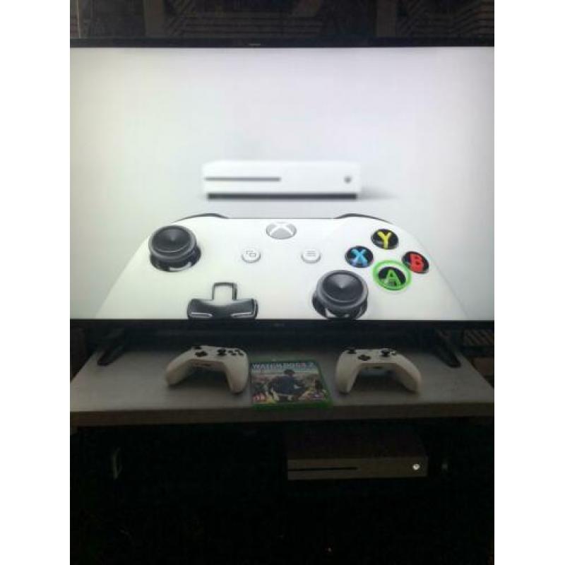 Xbox one S 500GB 2 controllers